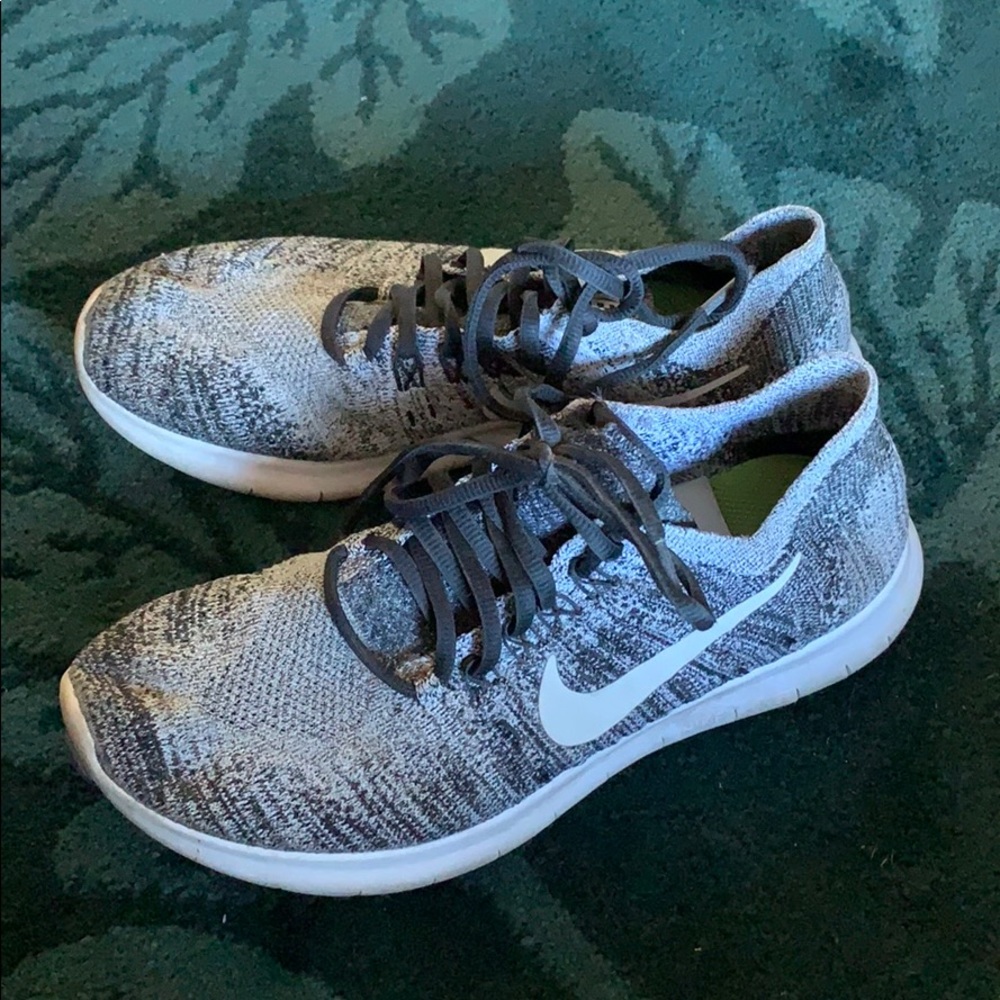 nike free run flyknit running shoes